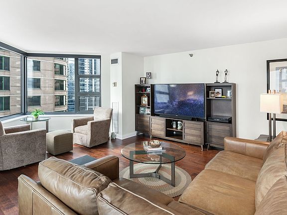 4th image of 401 E Ontario St APT 1710