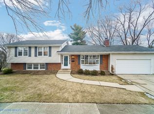 1204 Atlas Ln, Naperville, IL 60540