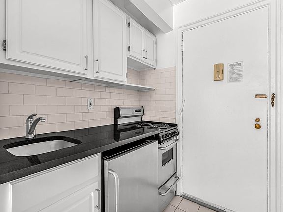 4th image of 310 E 44th St APT 1012