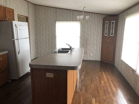 4th image of 704 Harrison Ave