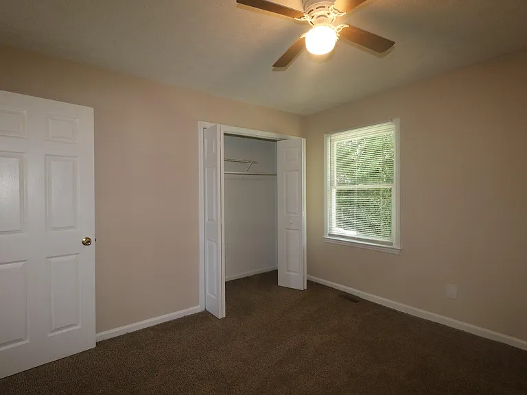 212 Foxwood Dr — Photo 16