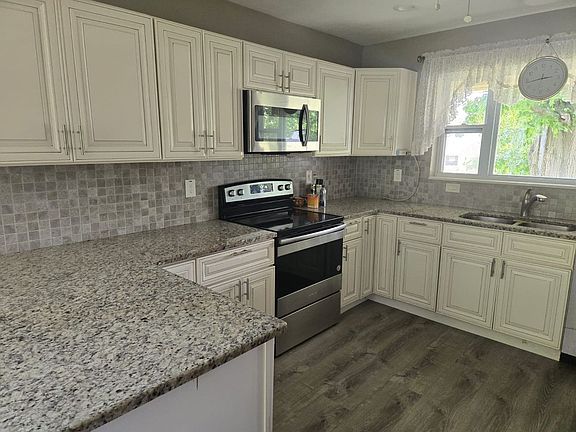3rd image of 12605 Ward Dr