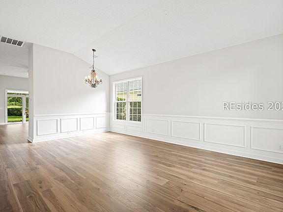 5th image of 44 Bridle Path Ln