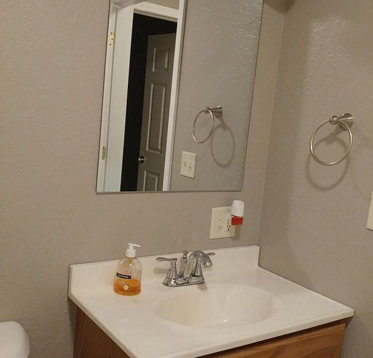 2nd image of 409 Bayview Dr