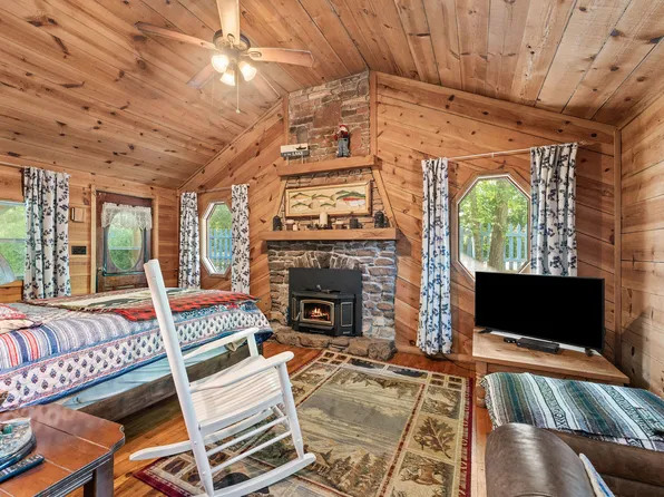 149 Princeton Avenue, Hollister, MO 65672