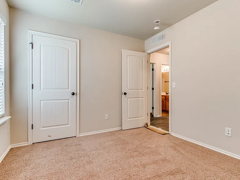 6829 NW 157th St — Photo 37