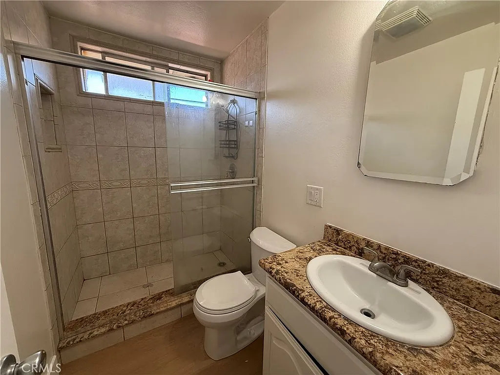 2 bed, 700 sqft, $2,400 — Photo 4