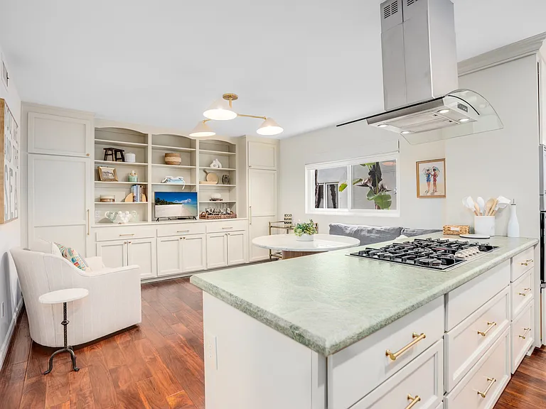 1522 Ynez Pl — Photo 6