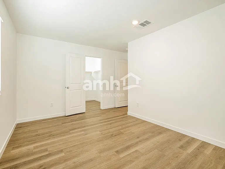 2248 Monroe Ave — Photo 12