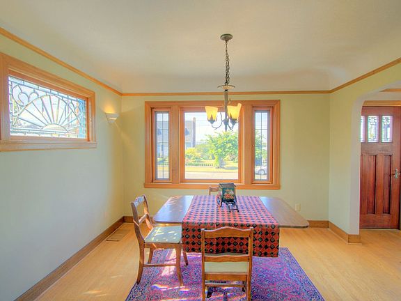 Formal dining room w/sparkling beveled glass