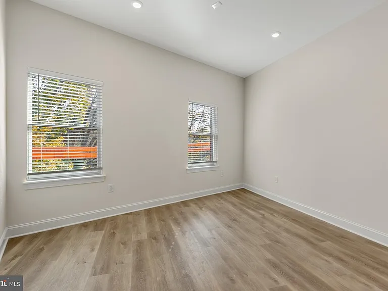 511 Gorgas Ln #E — Photo 9