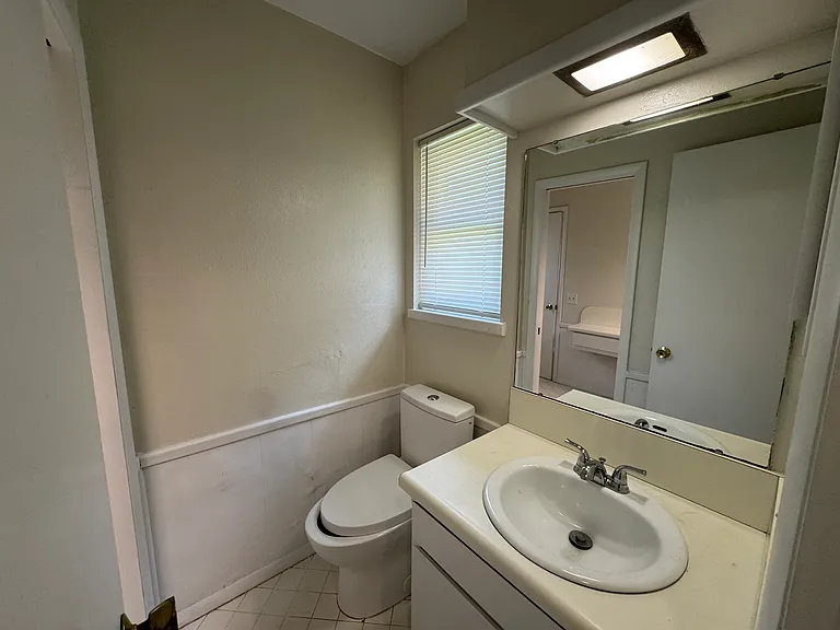 5705 W Wilshire Blvd — Photo 9