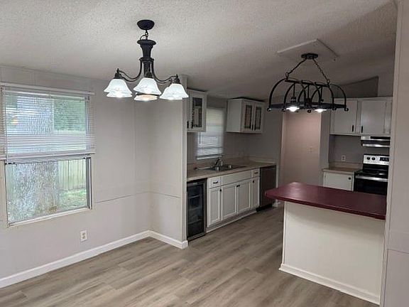 4th image of 238 Northlawn