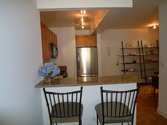 5th image of 1500 Lexington Ave APT 3G