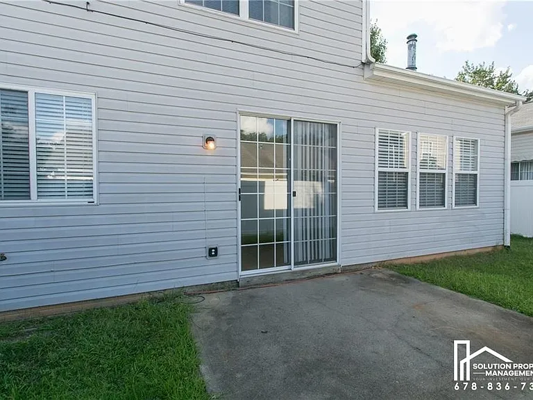 709 Bedford Ct — Photo 13