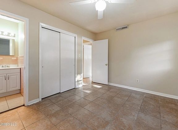 4th image of 13008 Cambridge Blvd