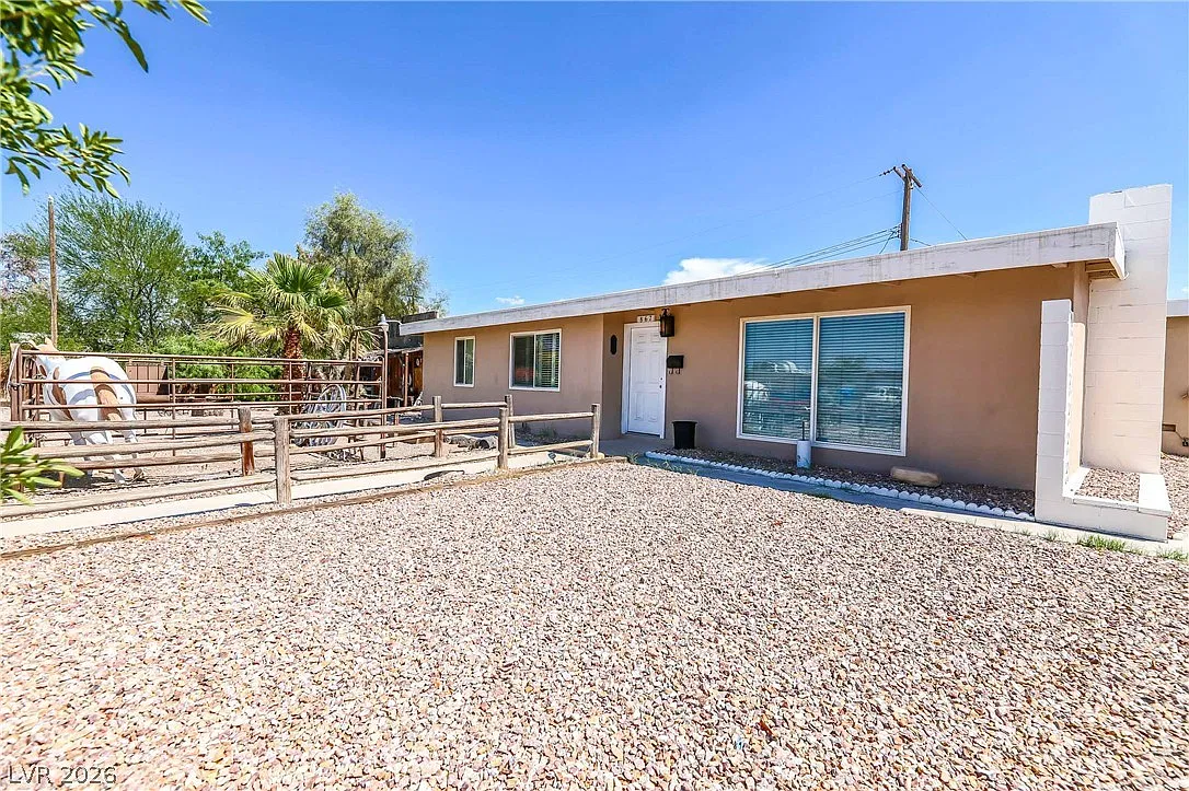 3 bed, 2.0 bath, 1212 sqft, $1,800 — Photo 3