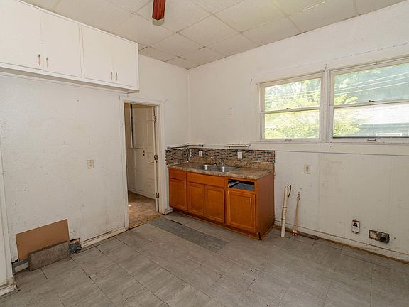 4th image of 1815 Elwood Ave