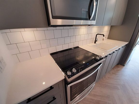 5th image of 10168 149th St #110