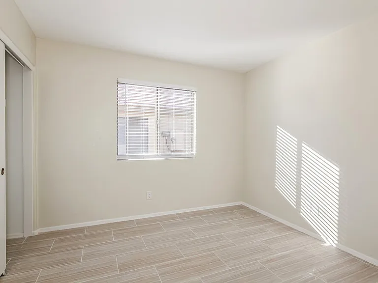 10559 W Amelia Ave — Photo 12