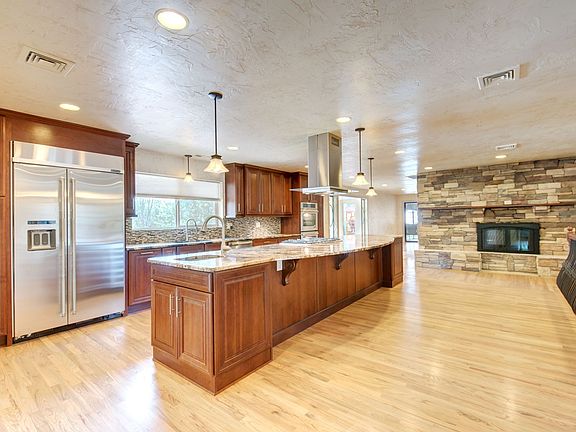 3rd image of 6440 Brook Park Dr