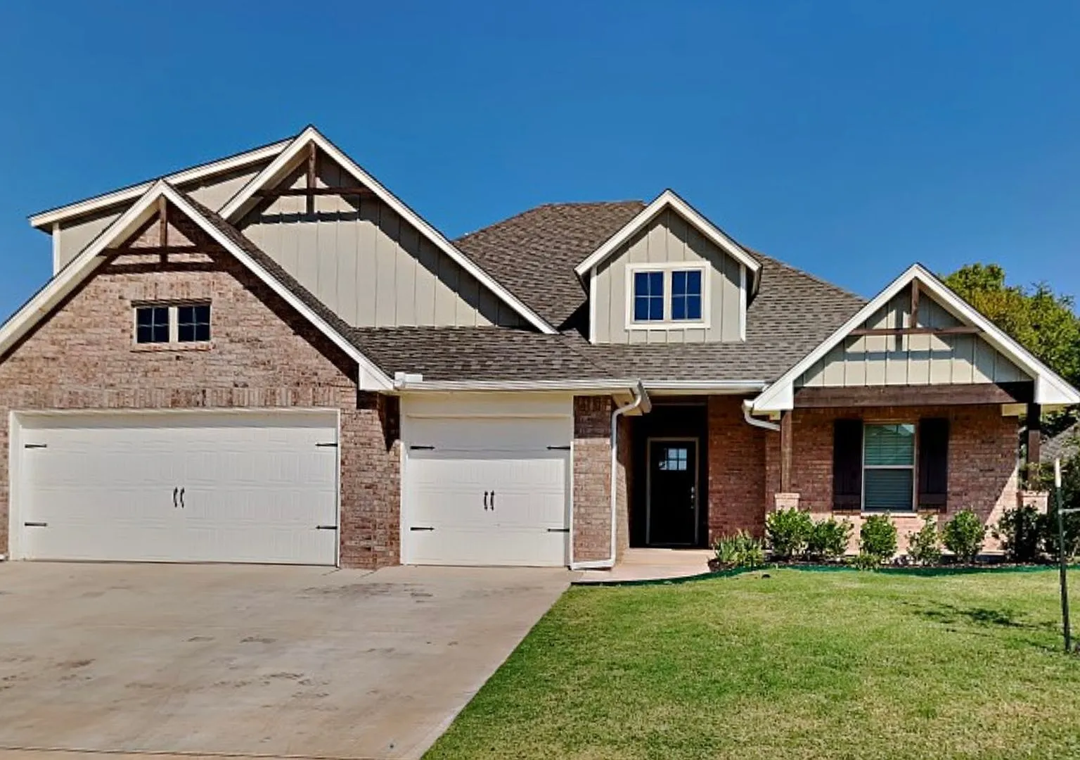 Stunning 4 Bedroom, 3 Bathroom Home in the Waters Addition with Storm Shelter! — Photo 2