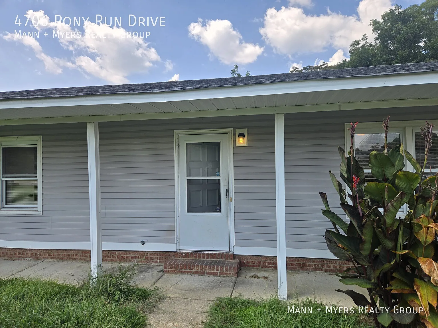 Charming 3 Bedroom Ranch in Woods Edge | Detached Garage, Spacious Yard, and Convenient Fayettevi... — Photo 1