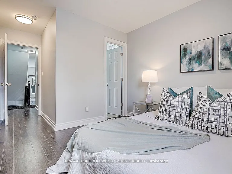245 Montrose Ave #UPPER — Photo 12