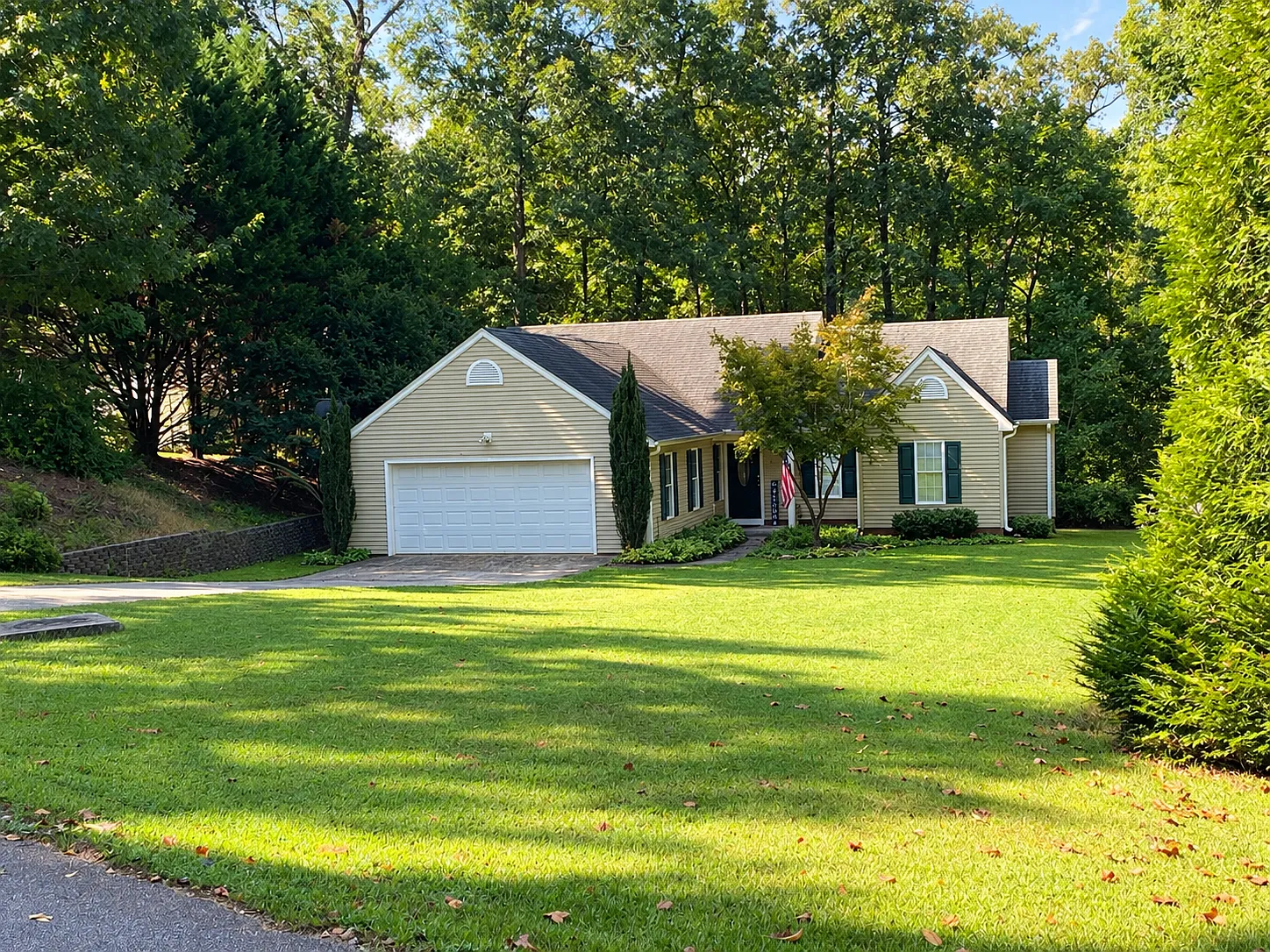 4 bed, $2,250 — Photo 1