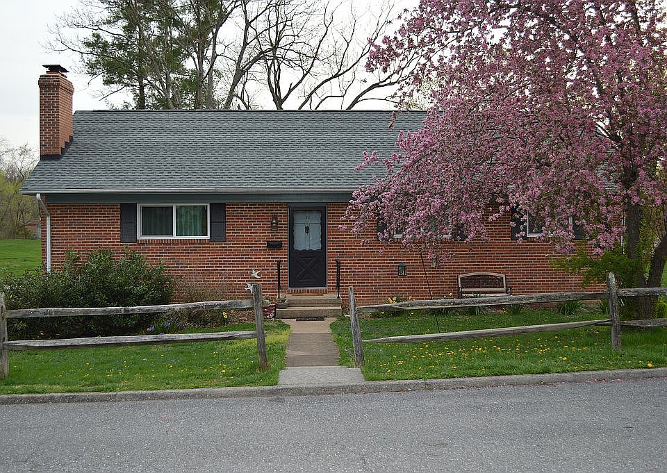 2nd image of 11 Maple Ln