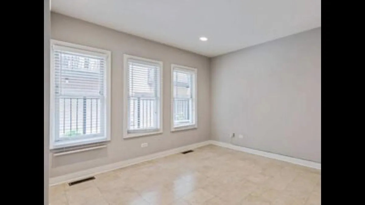 3rd bedroom - 909 W Ohio St #3
