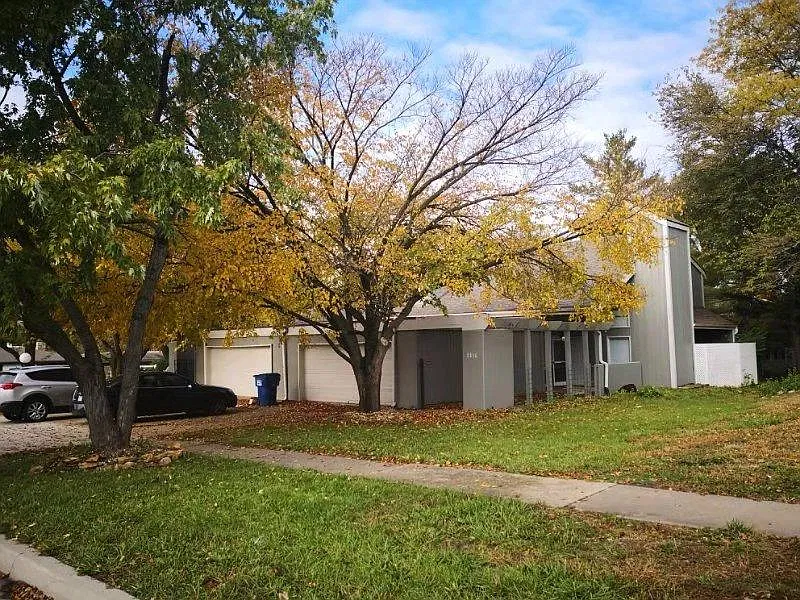 2416 University Dr