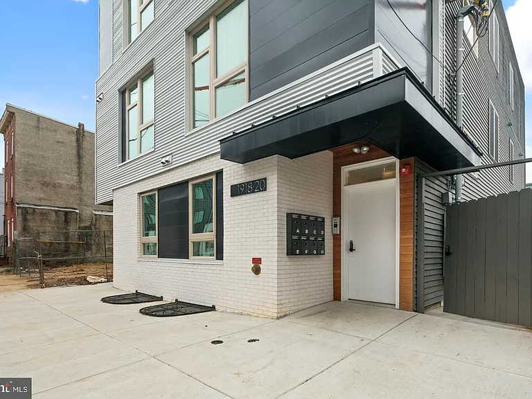 1918 E Cumberland St #F — Photo 15