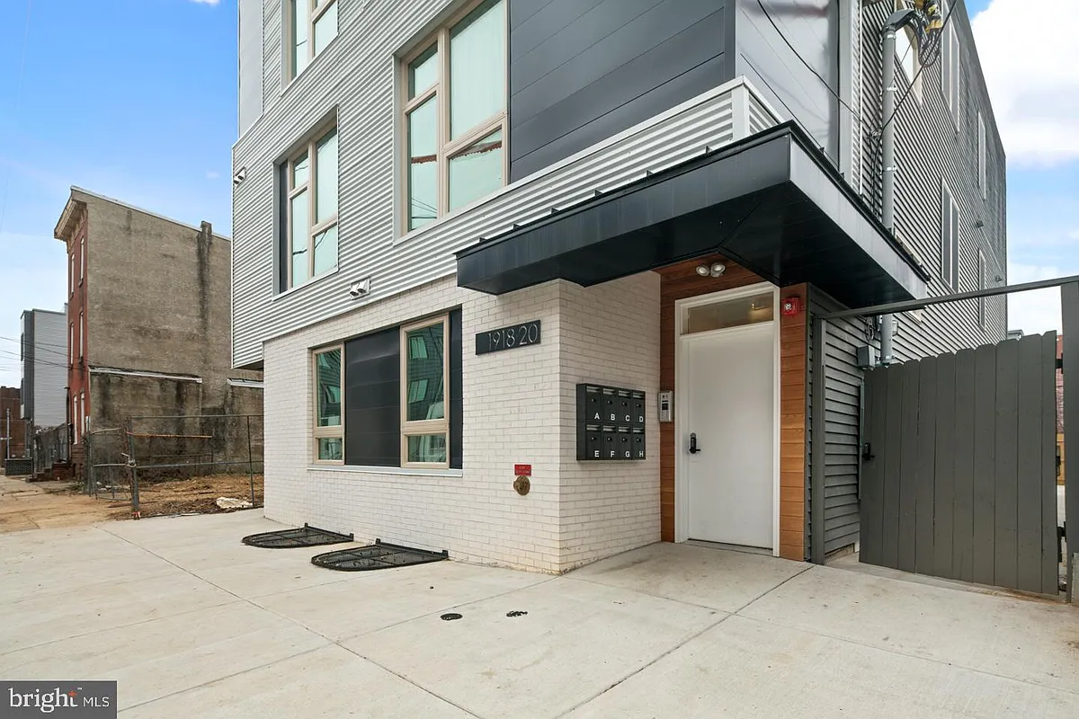 Building Photo - 1917 E Letterly St #E
