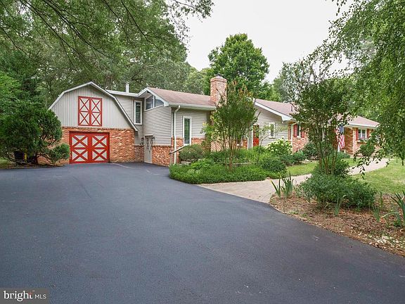 3rd image of 1414 Harmony Ln