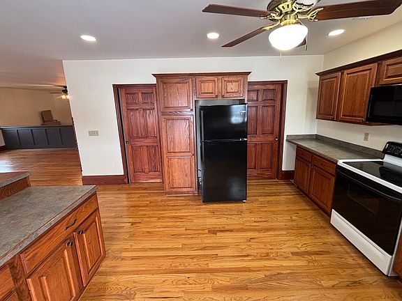 3rd image of 6516 Schneider Dr