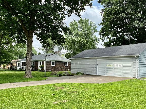 4th image of 1400 Evelyn Ln
