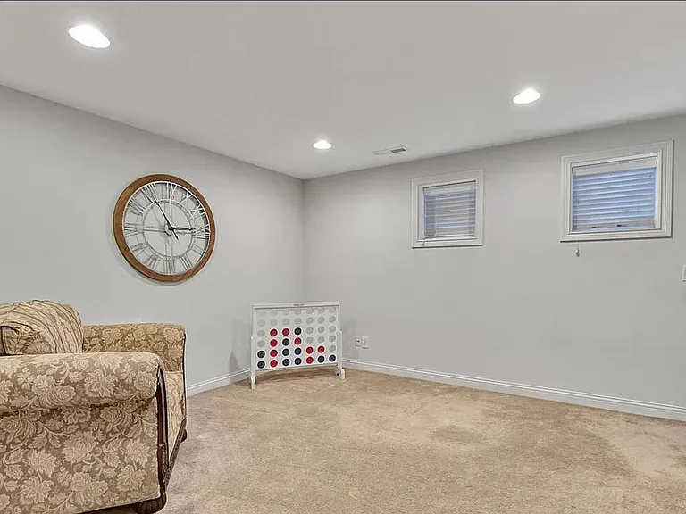 205 E Rochelle St — Photo 13