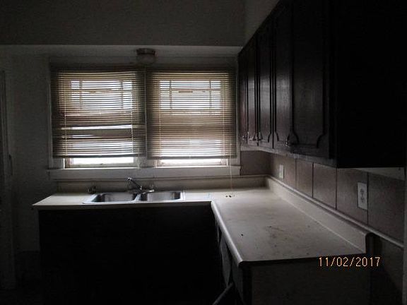 4th image of 2821 Mary St