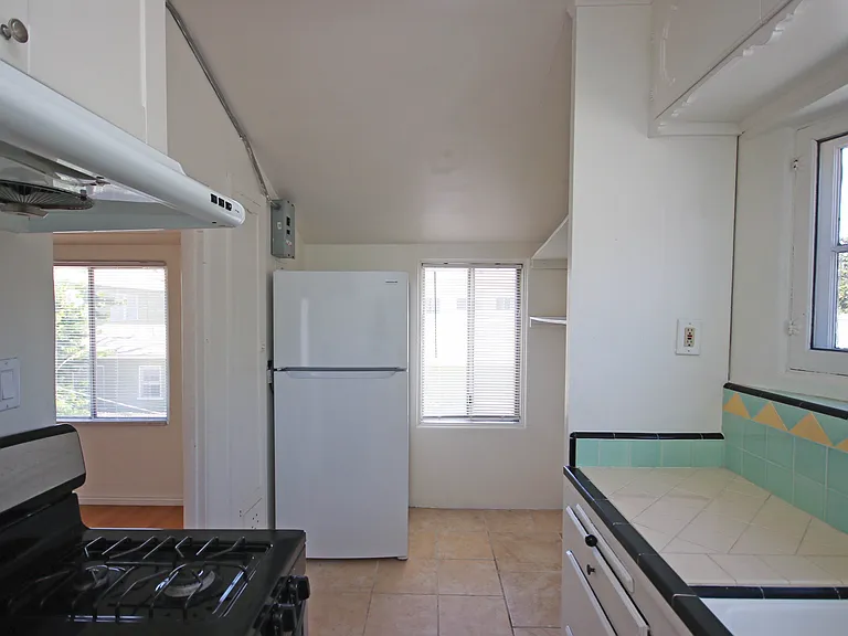 409 N Monterey St #1/2 — Photo 10