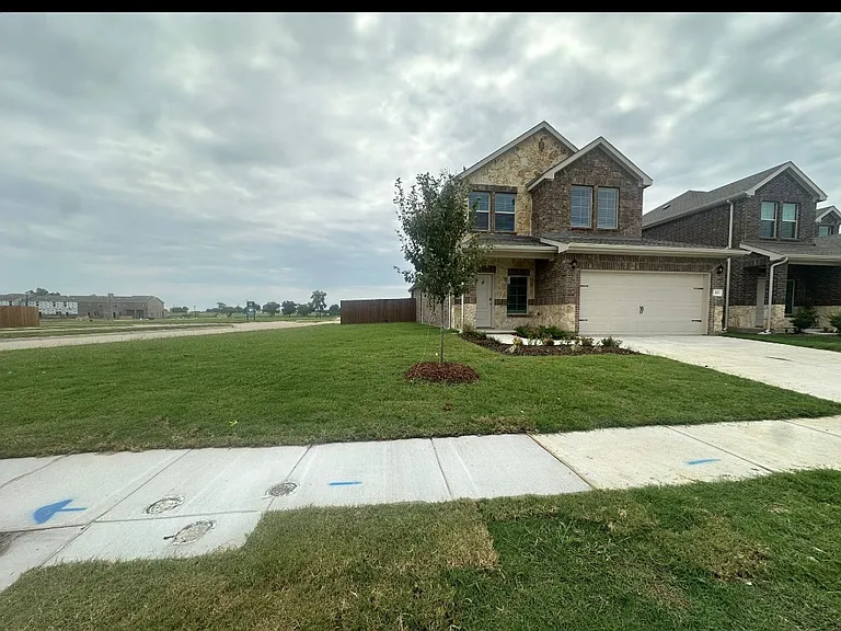 631 Minnie Ln — Photo 3