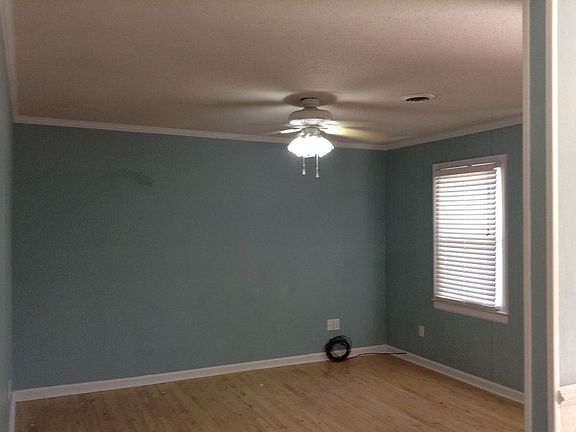 3rd image of 902 Lorraine Dr