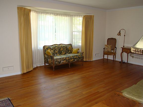 5th image of 420 Westchester Dr
