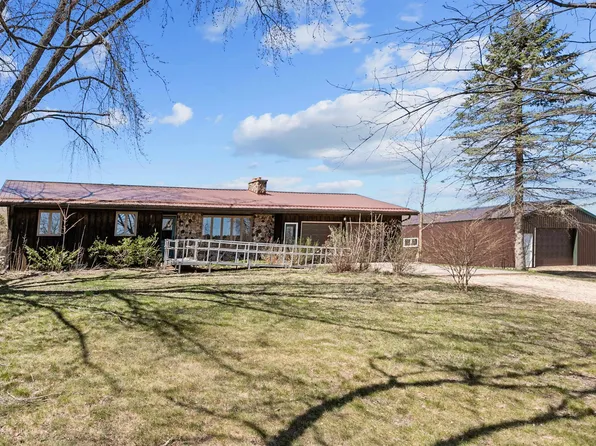 N5081 Pine Crest Dr, Manawa, WI 54949
