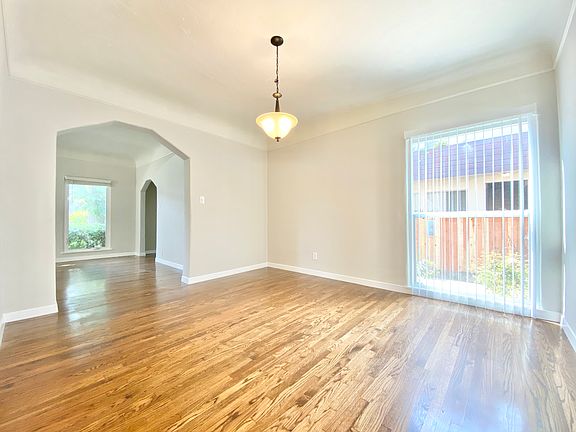 5th image of 1141 S Oakhurst Dr