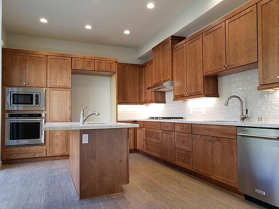 Kitchen with large Island and Dual Sinks