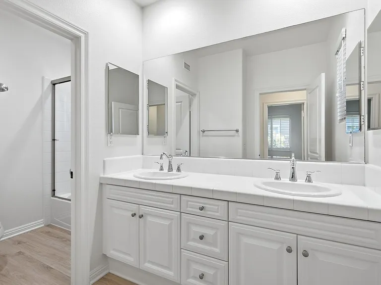 40 Paseo Lerida — Photo 43