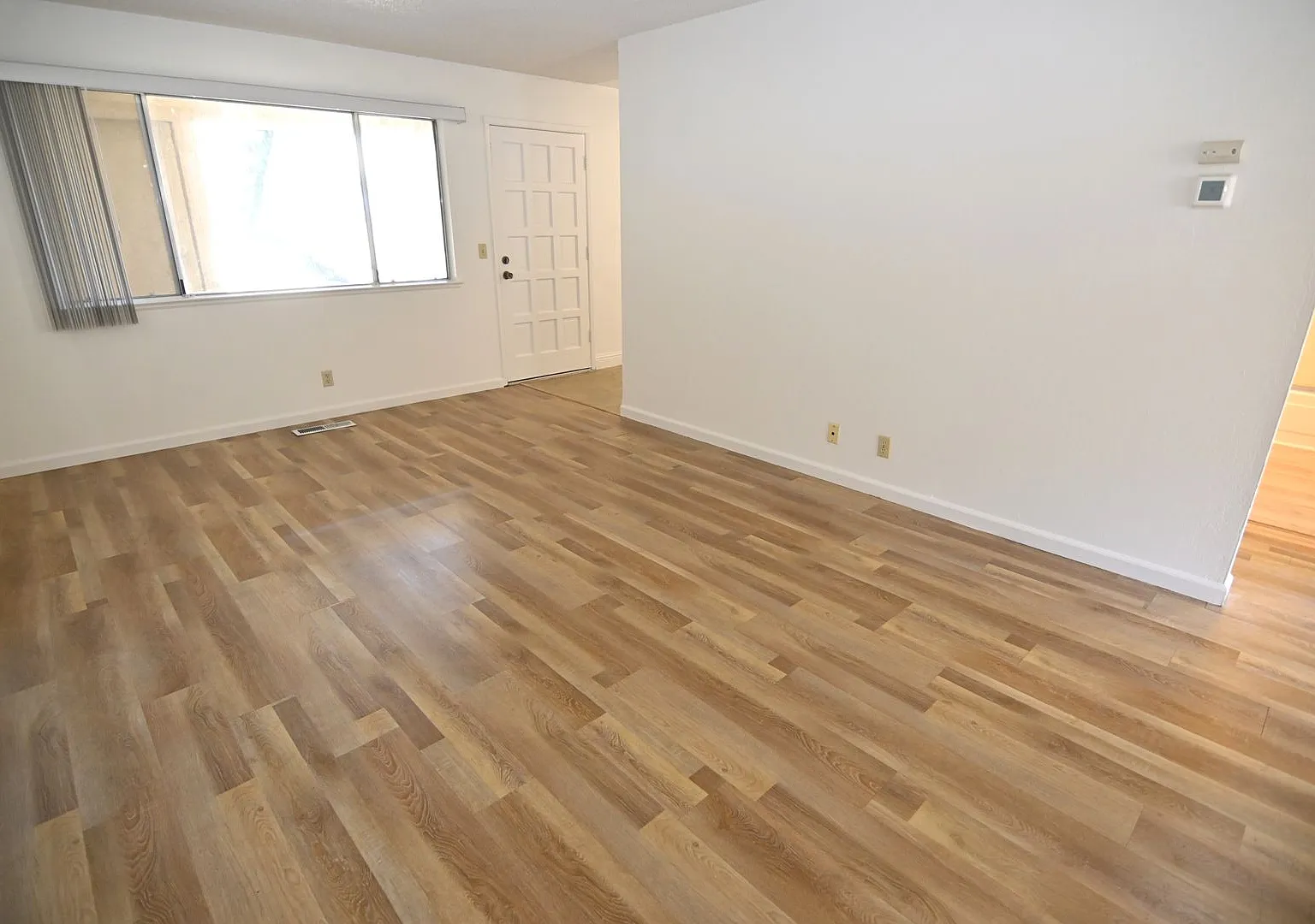 639 Bolton — Photo 3