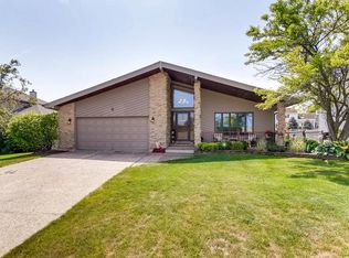 3 Cedar Ct, Lemont, IL 60439