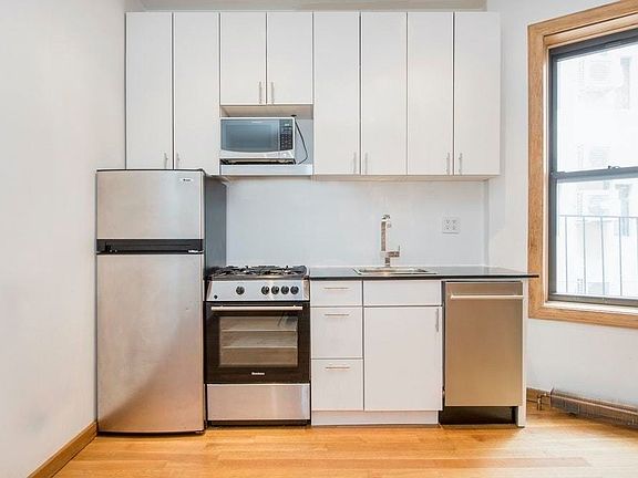 3rd image of 68 Thompson St APT 4C